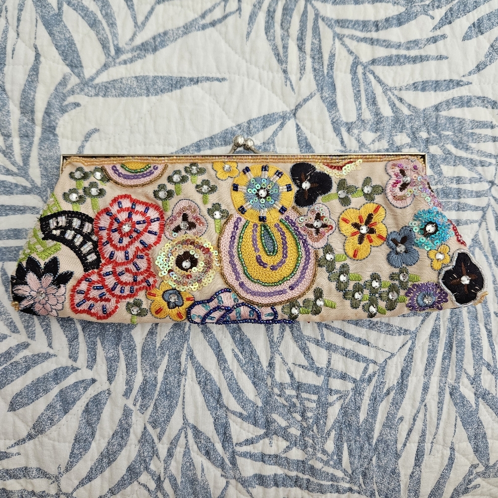 Vintage Floral Embroidered Clutch With Rhinestones